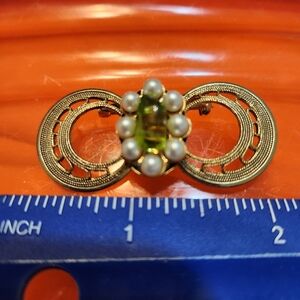 Elegant Gold and Green Brooch with Pearls
